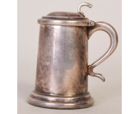 An early 20th century silver plated Dunhill 'Bumper' lighter in the shape of a tankard, 7cmH 