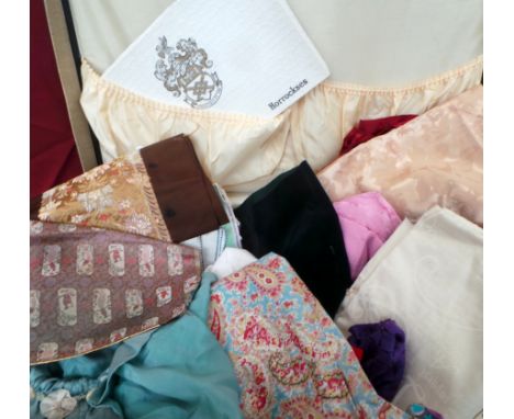 A lot of vintage textiles and tableware. Includes silk handkerchief bag and a pair of boxed Horrockses pillowcases. (Qty)