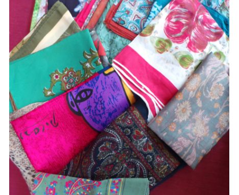 A large mixed lot of vintage ladies scarves and gloves - at least 30 scarves and 13 pairs of gloves. Varying conditions (Qty)