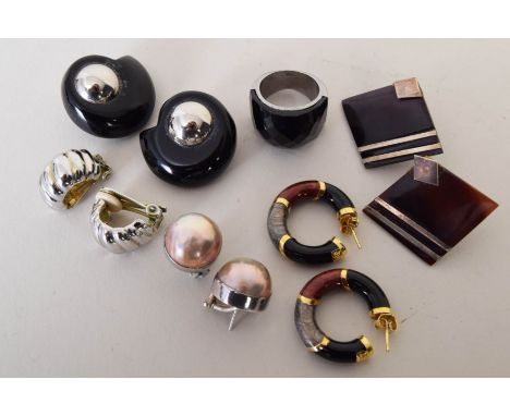 A quantity of costume jewellery, including a pair of mother of pearl and white metal ear studs, together with four other pair