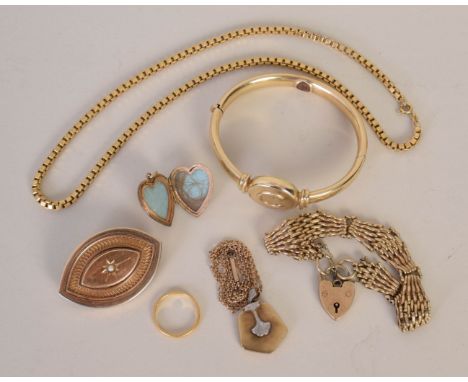 A quantity of gold jewellery including a 9ct ladies bangle, a 9ct gold gate bracelet with a heart-shaped padlock, a 9ct squar