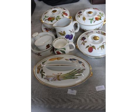 Selection of Royal Worcester Evesham pattern Table ware 