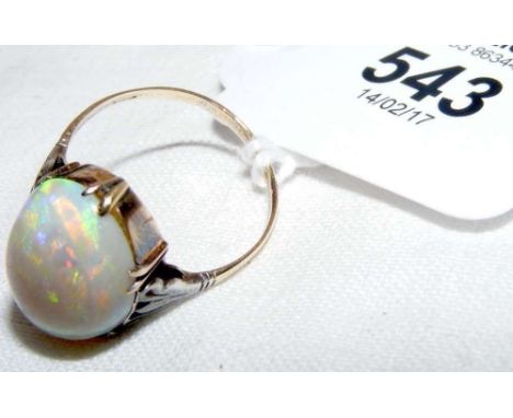 A 9ct gold opal ring