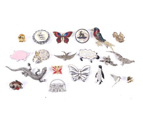 A collection of twenty vintage brooches depicting animals, cats and birds etc.