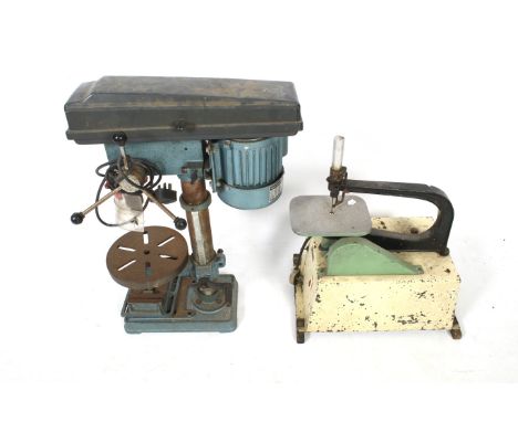 Two electric hobby tools. Including a Draper K10572