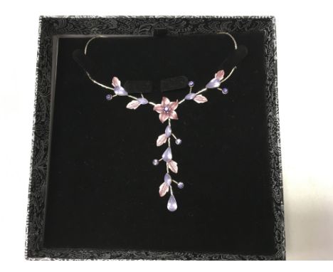 A mauve and lavender enamel necklace.