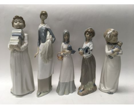 A collection of figures including 1 Lladro, NAO and others.