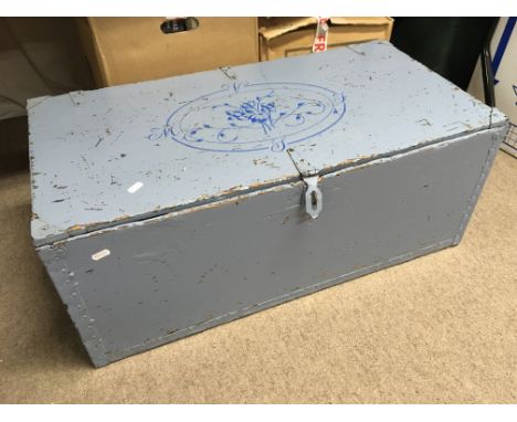 A painted wooden trunk, approx 81cm x 43cm x 33cm.