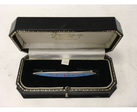A Geneve 935 silver enamel brooch.