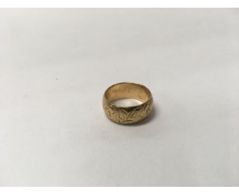 An 18ct gold wedding ring. Size approx K/L, weight approx 8.1g