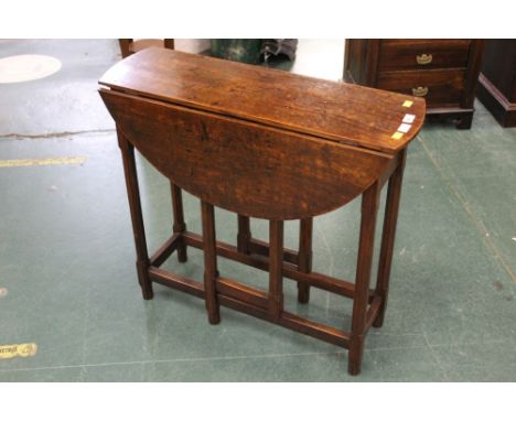 Oak gate leg table, 69 cm x 77 cm, width flaps down 24 cm, flaps up 74 cm