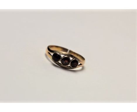 18 ct gold ring, 2.2 grams