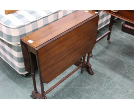 Small Edwardian mahogany twin drop flap gate leg table, height 65 cm, width closed 15 cm, depth 70 cm