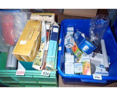 Box of garage ware to include tools 