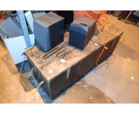 Large wooden chest with rope handles 103 x 39 x 38 cm with contents of vintage tools 