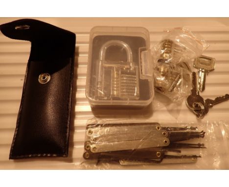 Yoopik lock with lockpicking tools 