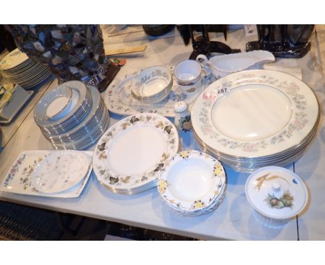 Collection of mixed ceramics including Suzie Cooper Minton and Royal Worcester 