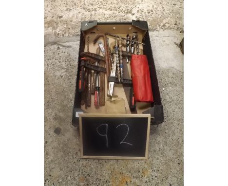 CARTON CONTAINING VARIOUS HAND TOOLS INCL; CLAMPS, VINTAGE WOOD BORES &amp; A SAW