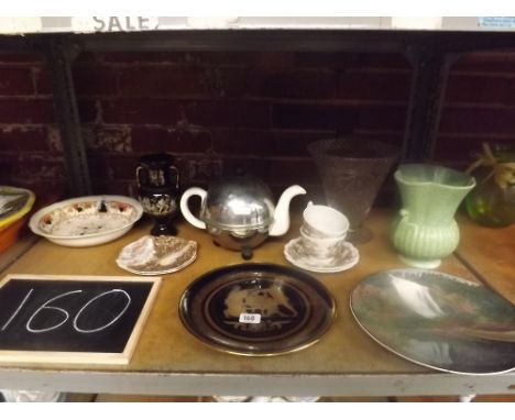 SHELF CONTAINING CROWN DEVON GREEN POTTERY VASE, A GLASS VASE, CHROME COVERED TEAPOT &amp; VARIOUS PLATES