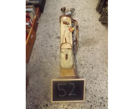 SET OF VINTAGE GOLF CLUBS IN BAG