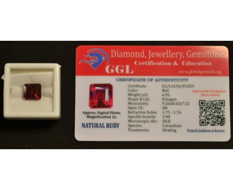 A loose octagonal corundum ruby, measuring 9.26mm x 8.42mm x 7.12mm, calculated stone weight 6.92ct, clarity VVS2/VS1, Global