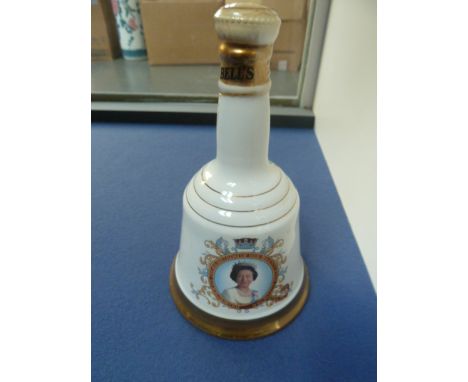 Unopened Bell's Scotch Whisky Commemorative Porcelain Decanter for 60th Birthday Elizabeth II (75cl)