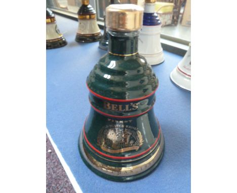 Unopened Bell's Old Scotch Whisky - Christmas 1992, Wade Porcelain, (75cl)