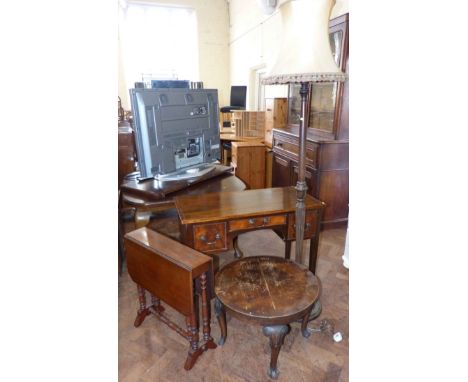 Small mahogany Sutherland table, mahogany knee-hole desk (AF), standard lamp Condition reports are not available for our Inte