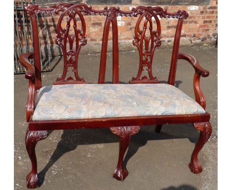 Mahogany Chippendale style two seater parlour settee with pierced splat-back on cabriole legs with ball-and-claw feet. Condit