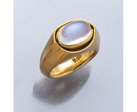 18 kt Gold Ring mit Labradorit, GG 750/000, gepr., Labradorit-Cabochon ca. 7.0 ct, total ca. 21.5 g, RW 57 Schätzpreis: 2500,