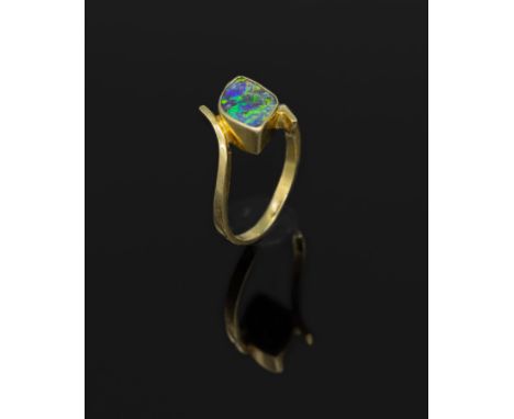 18 kt Gold Ring mit Opal,   GG 750/000, Boulder Opal ca. 1.00 ct, sehr schönes Farb- spiel, RW 53, ca. 3.5 g18 kt gold ring w