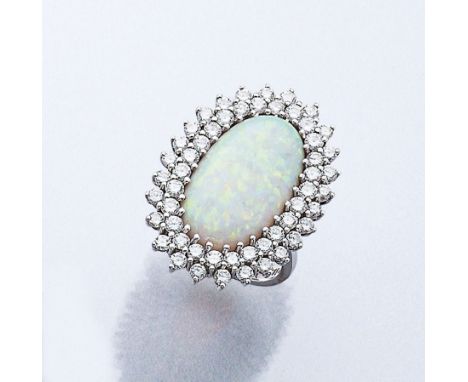 14 kt Gold Ring mit Opal und Brillanten  , WG 585/000, ovaler Opal mit schönem Farbspiel in Orange, Blau und Grün ca. 6.80 ct