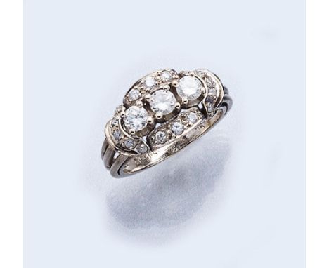 14 kt Gold Ring mit Brillanten,   WG 585/000,symmetrischer Aufbau, 19 Brillanten zus. ca. 0.80 ct Weiß/vs-si, RW 55, ca. 5.7 