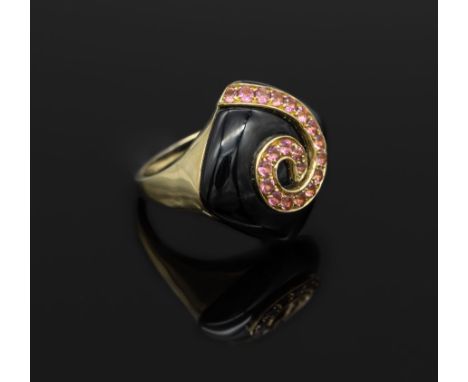 Ausgefallener 14 kt Gold Ring mit Onyx und Turmalinen,   GG 585/000, Carreef. Ringkopf mit aufgelegter Onyxplatte, spiralf. g