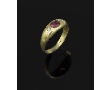 14 kt Gold Bandring mit Rubin und Brillanten,   GG 585/000, ovalfacett. Rubin ca. 0.90 ct, seitl. 2 Brillanten zus. ca. 0.10 