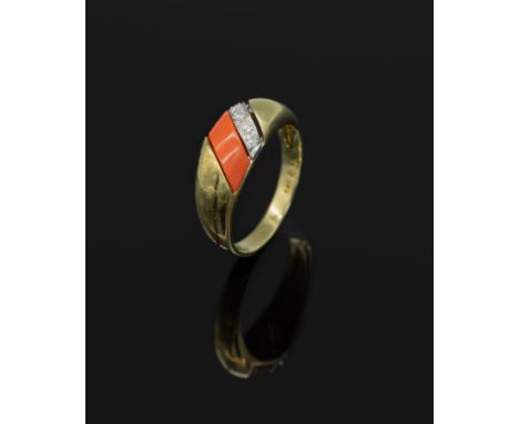 14 kt Gold Ring mit Diamanten und Kaltemail,   GG/WG 585/000, 5 in WG gefassten 8/8-Diam. zus. ca. 0.05 ct Weiß/si, mit einge