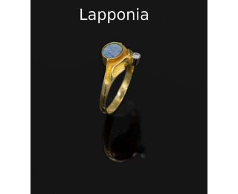 18 kt Gold LAPPONIA Ring mit Opaldoublette undDiamant, Finnland 1997,   GG/WG 750/000, ovale Doublette ca. 0.50 ct, in WG gef