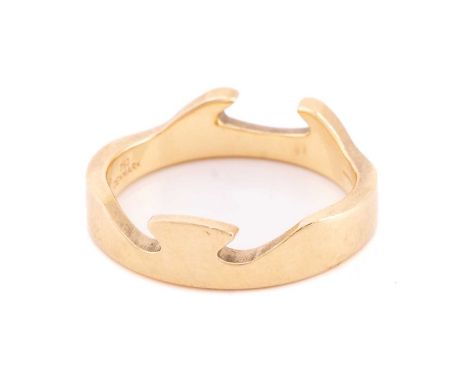 Georg Jensen - 'Fusion' end ring in 18ct yellow gold, comprising a plain band with an undulating edge on one side, signed, Lo