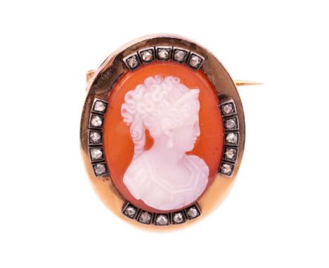 An agate cameo brooch pendant, depicting a bust-length profile portrait of a maiden, yellow metal surround ornated with rose-