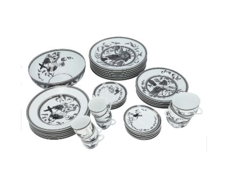 HERMÈS Service "ESTAMPE DE TUCANS", RARITÄT. SAMMLERSTÜCK. Limoges Porzellan in Weiß mit schwarzem Motiv. 1x Salatschüssel, 7