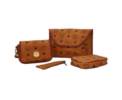 MCM VINTAGE Konvolut, bestehend aus vier Artikeln. 1x Schlüsseletui, 1x kleines Etui (14x3x10cm), 1x Umhängetasche, 1xClutch 