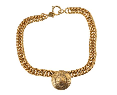 CHANEL VINTAGE Collier, Koll.: 70er Jahre. Vergoldetes Modell mit mittiger Logo-Plakette an Gliederkette. Altersspuren deutli