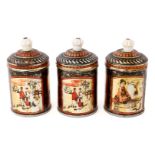 3 repräsentative Blechdosen für den Kaufladen, um 1900, mit Porzellan-Knäufen, mit japanischen