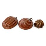 3 barocke Kupferformen, 18. Jh./um 1800, handgetrieben, 4-5,8 cm, selten