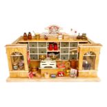 Schöner kleiner Kaufladen um 1900, Original-Bemalung, Original-Theke, mit 2 Schaufenstern,