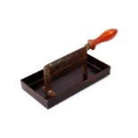 ROCK & GRANER Zuckerbrecher um 1870/90, Blech, handlackierte Maserung, Sockellänge 7,5 cm,