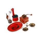 Konv. 5 Accessoires für den Kaufladen, um 1900 und frühe, seltene schöne MÄRKLIN Schauplatte mit