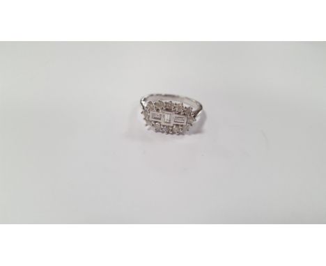 AN 18 CT WHITE GOLD CLUSTER 'BOAT' RING, DIAMONDS 0.50 CT, W 4.31 g