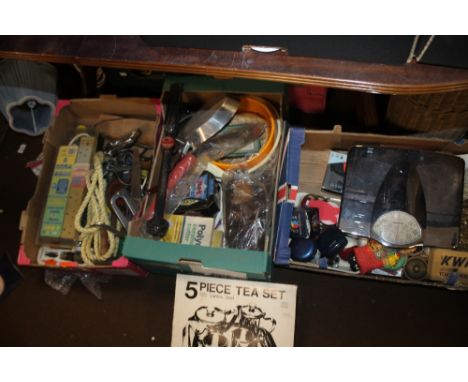 THREE TRAYS OF SUNDRIES TO INCLUDE A SET OF BATHROOM SCALES (TRAYS NOT INCLUDED)
