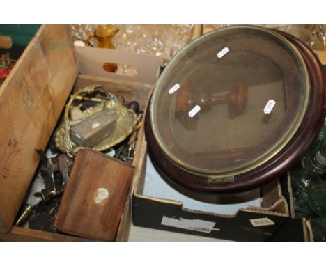 A BOX OF COLLECTABLES TO INCLUDE METALWARE TOGETHER WITH A CLOCK CASE